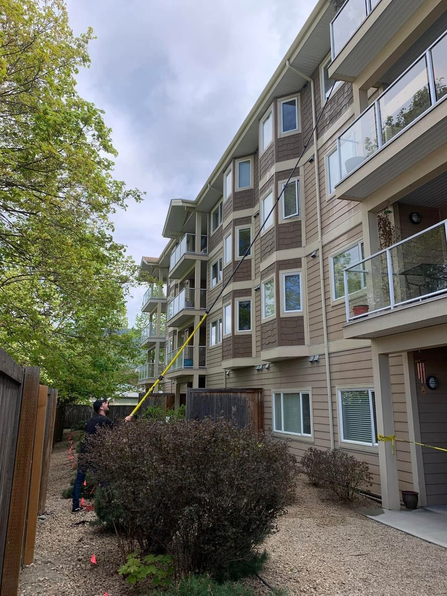 Commercial exterior cleaning on multi-storey apartment complex in the Okanagan